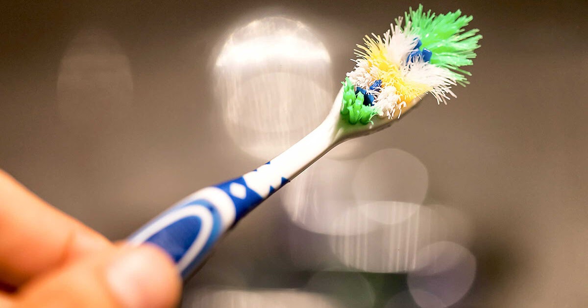 Esta é a frequência correta com que você trocar sua escova de dente