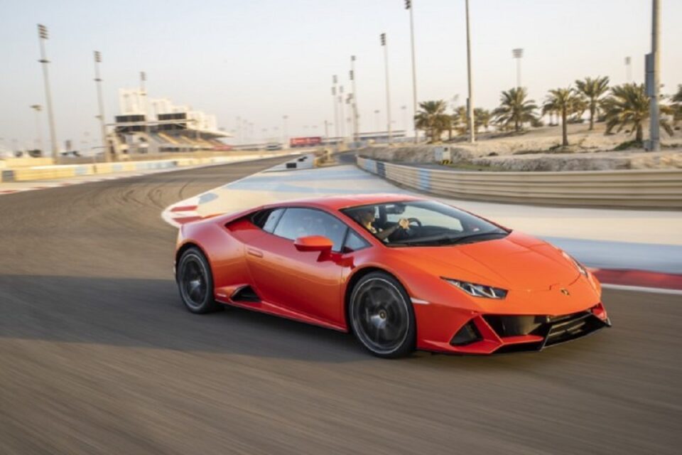 Homem pede ajuda humanitária contra Covid e gasta grana com Lamborghini e relógio (Foto: Reprodução) 