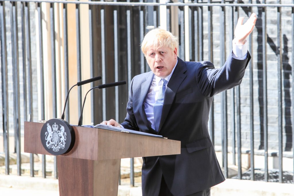 Boris pede desculpas à rainha Elizabeth 2ª após festas na véspera do funeral do príncipe Philip