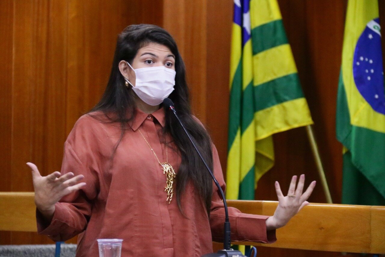 Projeto de Lei quer proibir que mães sejam barradas de entrar em instituições de ensino com os filhos na capital
