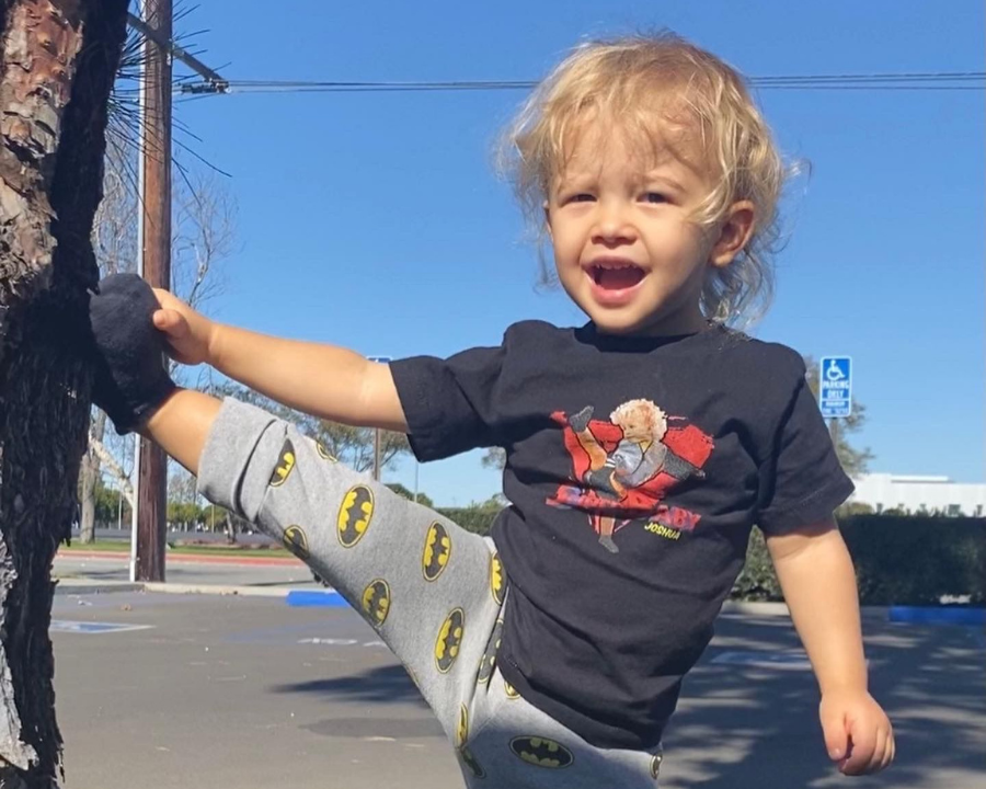 “Superbaby”, goiano de 02 anos vira estrela nas redes sociais ao ‘lutar’ taekwondo; vídeo