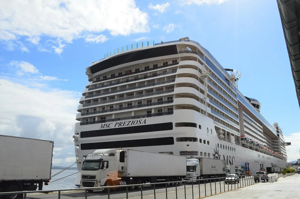 Navio de luxo com goianos a bordo atraca no Rio e Anvisa é acionada às pressas