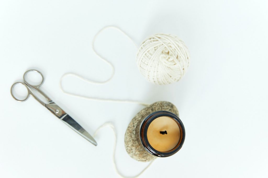 O segredo para você afiar suas tesouras sem precisar usar um afiador