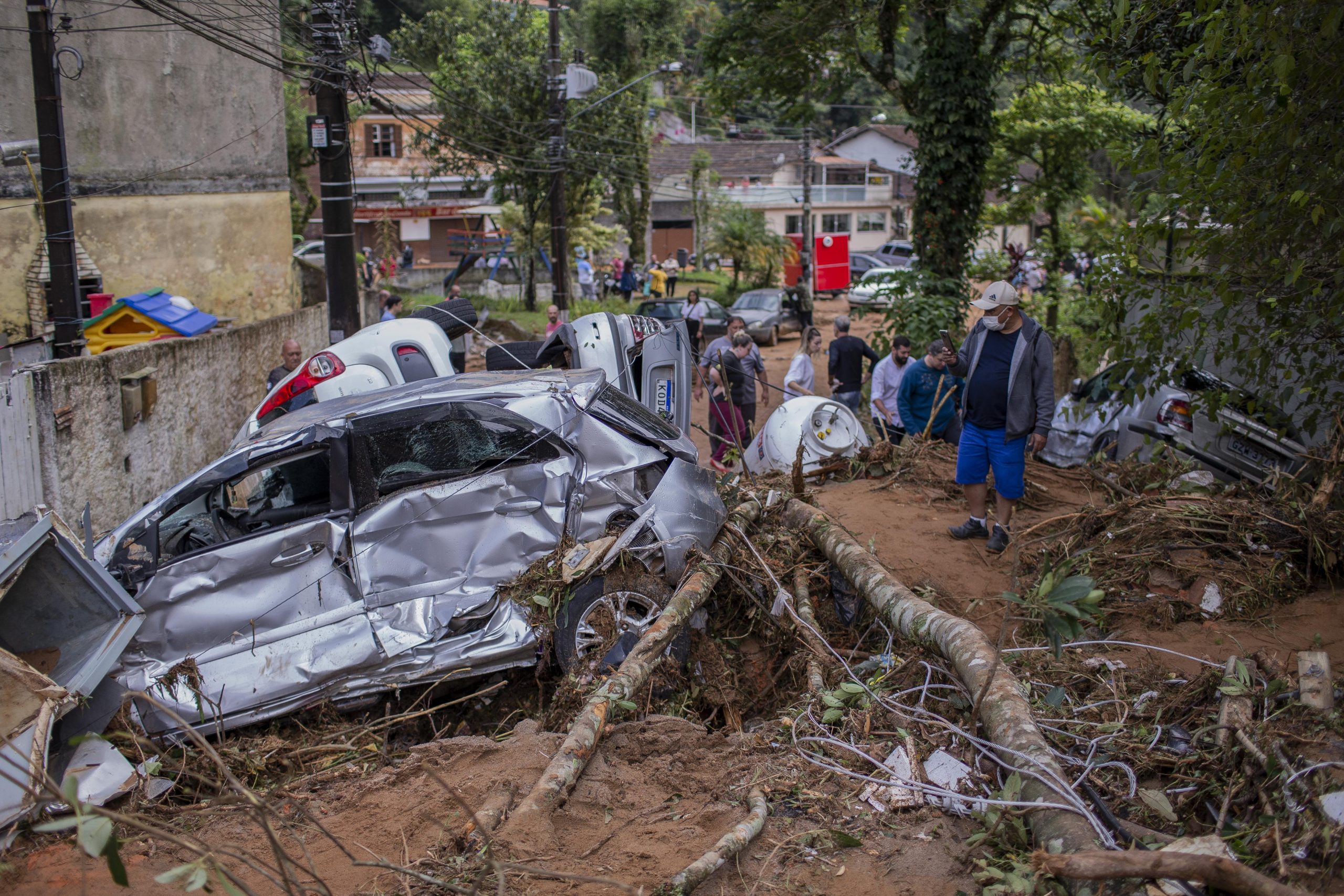 Fortes chuvas matam ao menos 66 pessoas em Petrópolis (RJ)