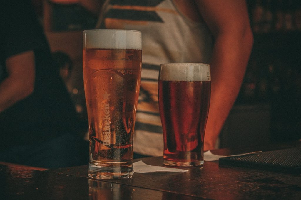 6 benefícios impressionantes que a cerveja traz para o corpo e pouca gente sabe