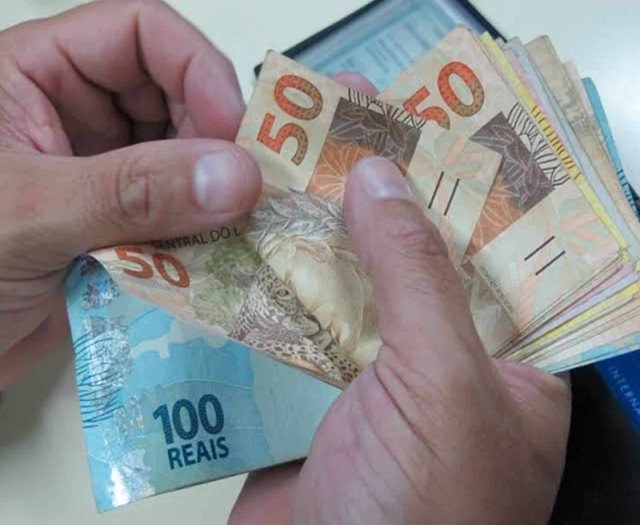 Pagamento retroativo de R$ 1.100 está disponível para milhares de brasileiros; consulte se você tem direito