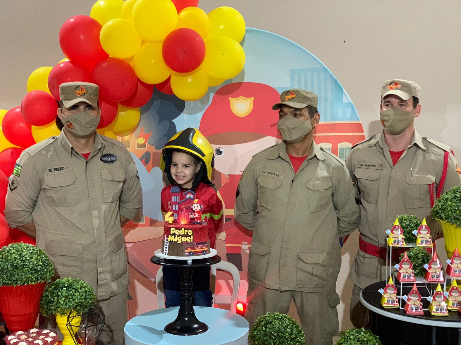 Criança tem sonho realizado pelo Corpo de Bombeiros em festa especial de aniversário