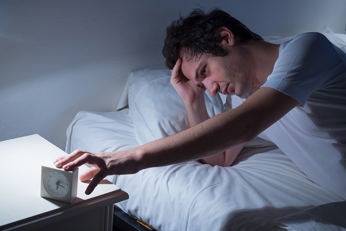 6 sinais de que você não está dormindo bem e seu corpo está pedindo socorro