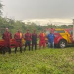 Corpo de Bombeiros durante as buscas no no Rio Passa Três, em Uruaçu