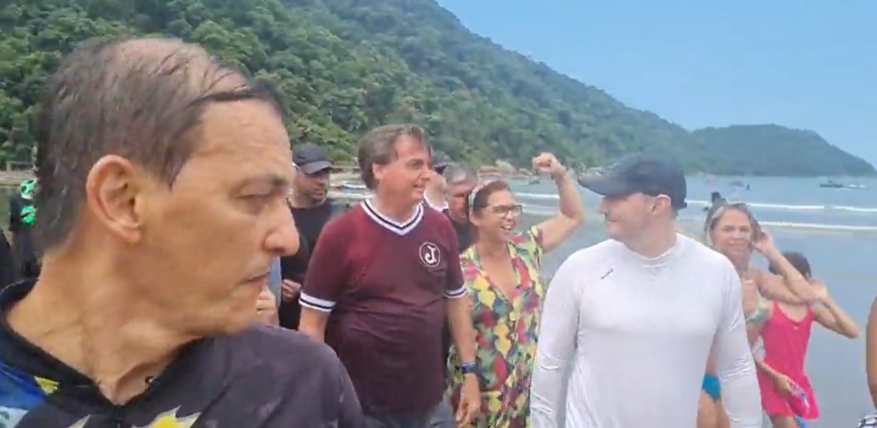 Se achar que não devo sair de folga, não vote em mim, diz Bolsonaro