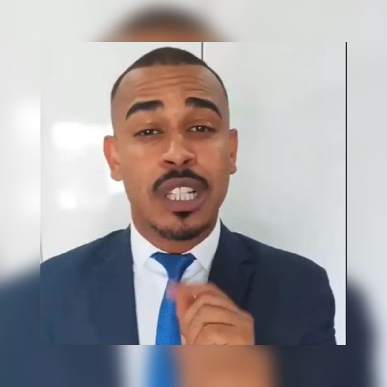 Advogado se emociona com absolvição de jovem negro em vídeo e viraliza nas redes