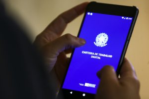 Advogada explica por que mulheres não podem trabalhar dois domingos seguidos