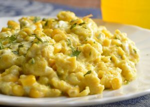 Com alguns truques simples, é possível preparar ovos mexidos cremosos com textura macia, semelhantes aos servidos em cafés de hotel