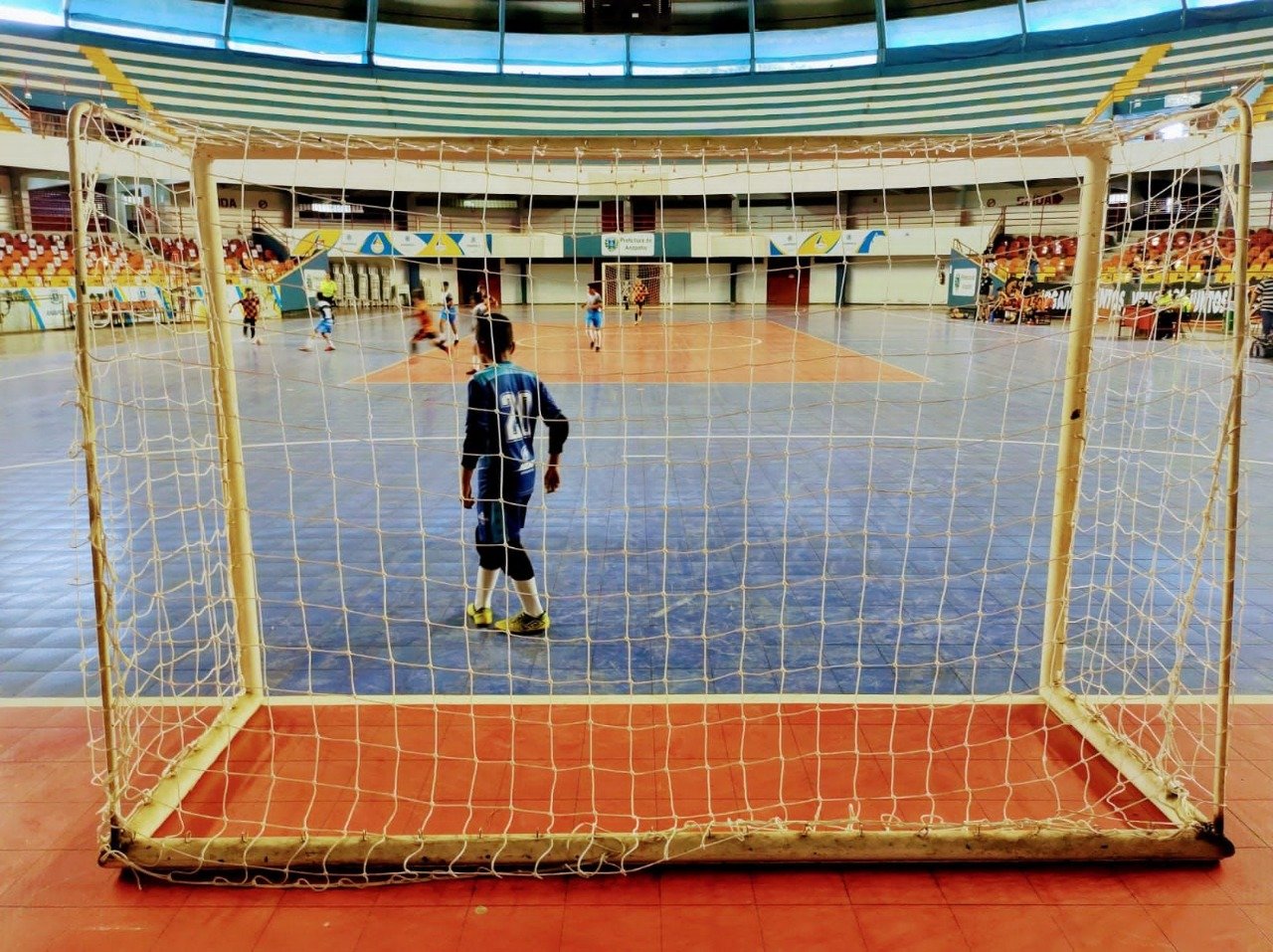 Escolinhas de futsal e basquete mantidas pela Prefeitura de Anápolis abrem vagas para crianças e adolescentes