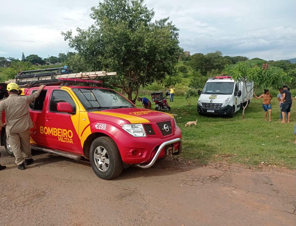 Corpo de Bombeiros auxiliou no resgate do corpo da vítima (Foto: Divulgação)