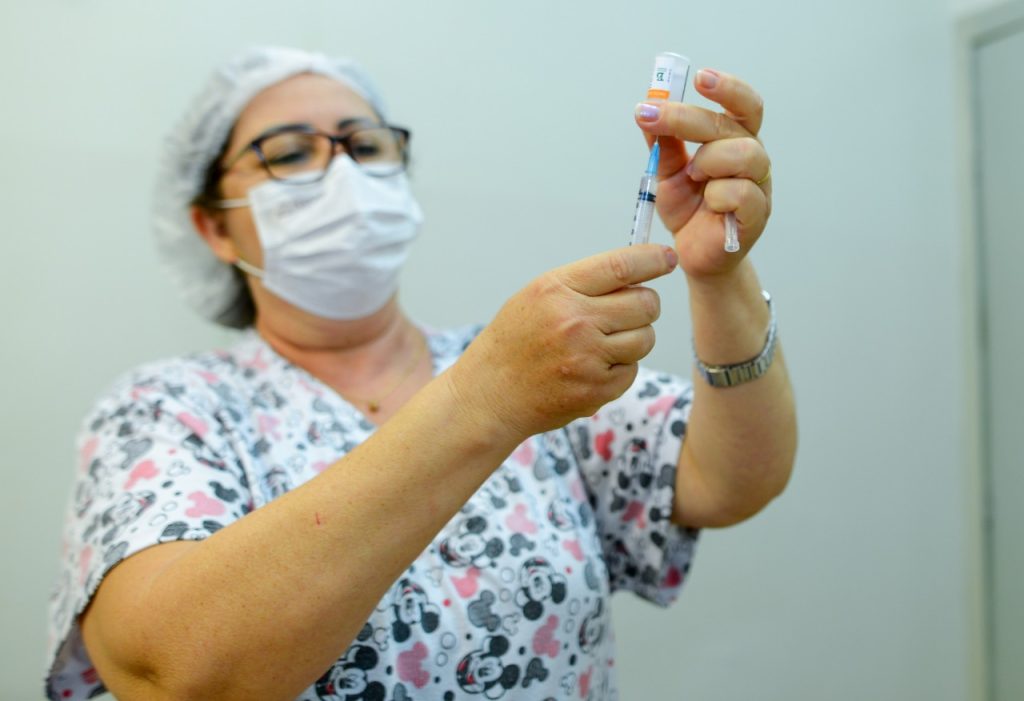 Vacinas contra Covid-19 e Influenza serão aplicadas em Goiânia durante o feriado