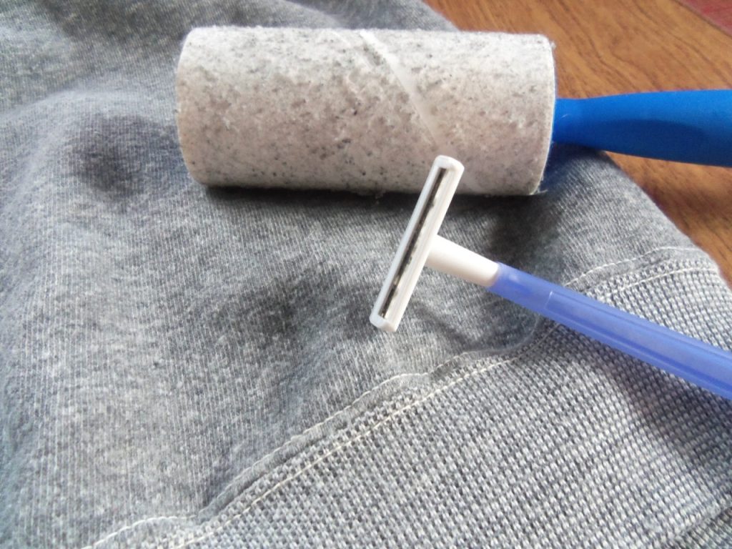 6 maneiras eficientes de tirar as bolinhas e pelos das roupas que todo mundo deveria aprender
