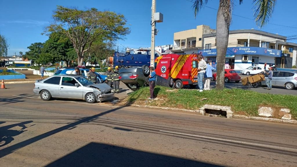 Acidente com dois veículos mobiliza Corpo de Bombeiros em Anápolis