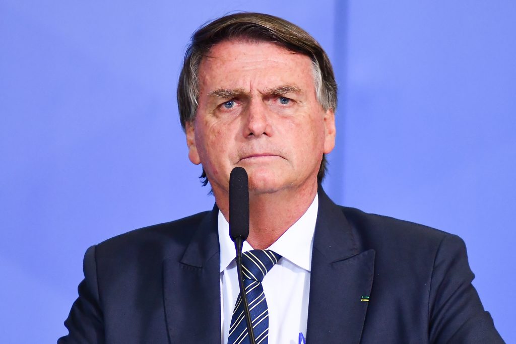 Bolsonaro ataca urnas, desafia TSE e diz duvidar de coragem para cassar sua candidatura