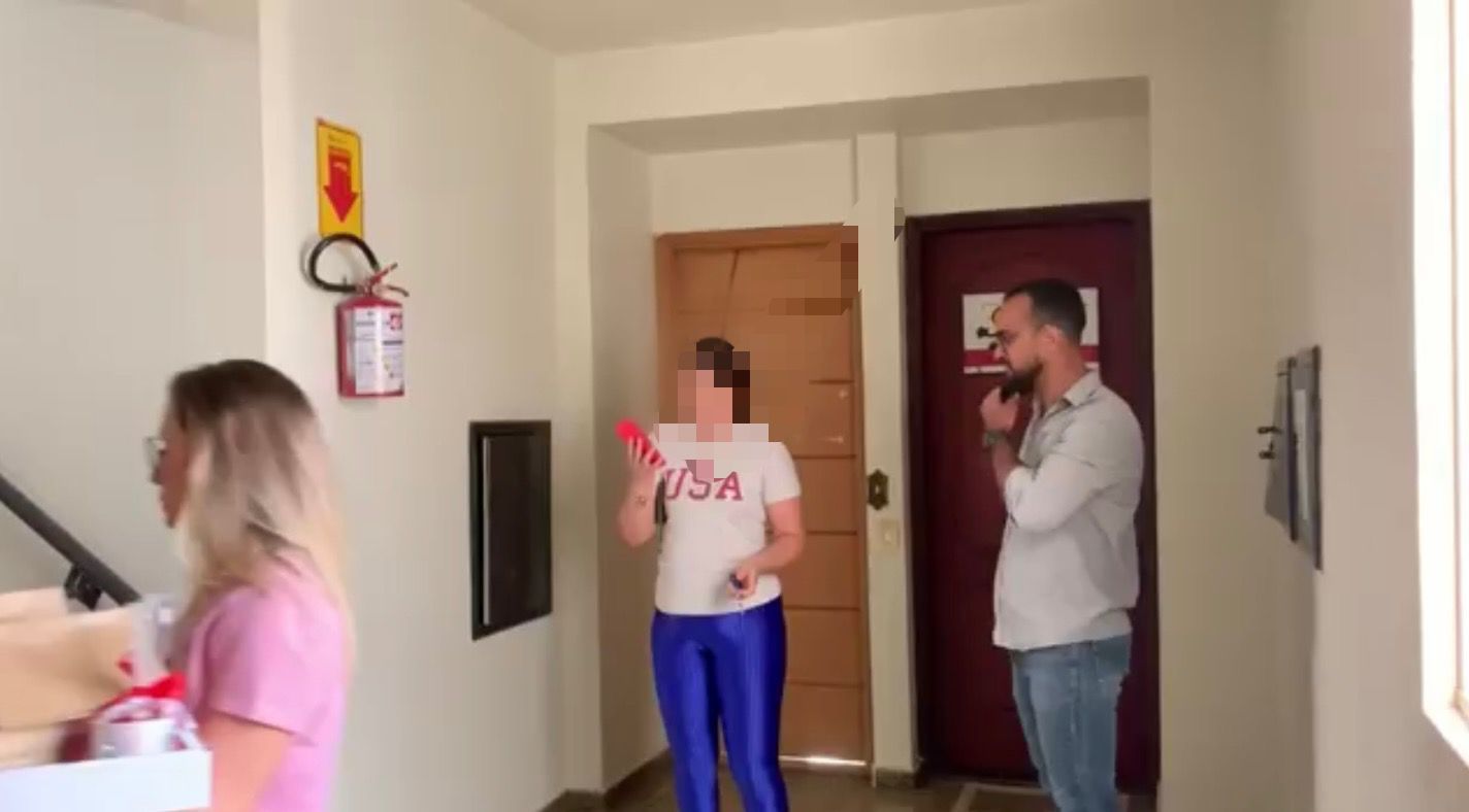 “Não sou bandida”, diz mulher ao ser presa por aplicar golpe do Pix em várias lojas de Anápolis