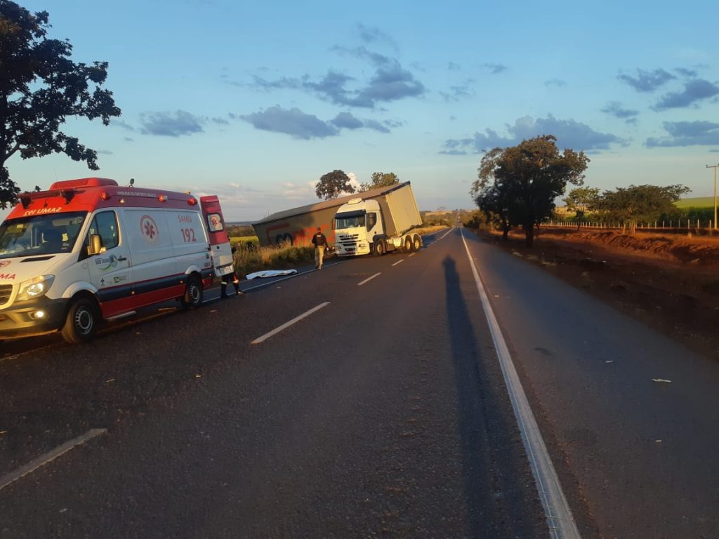 Motorista morre após ter cabeça esmagada pela própria carreta