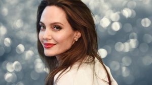 Aos 51 anos, Angelina Jolie é dona de 39 hectares de floresta no Camboja, transformou área de caça em reserva e criou fundação que protege mais de 60 mil hectares