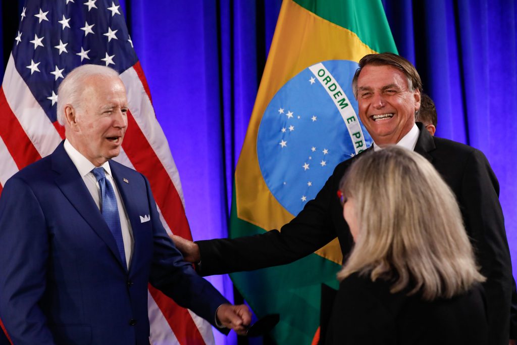 Bolsonaro pediu ajuda a Biden contra Lula nas eleições, diz Bloomberg