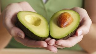 6 benefícios do abacate, que é um superalimento e as pessoas não sabem