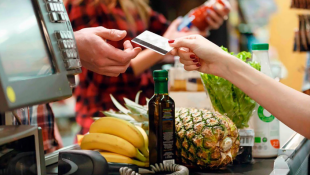 6 produtos que nenhum trabalhador pode comprar com o Vale Alimentação sob risco de receber multa