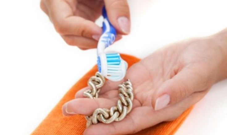 6 utilidades da pasta de dente que todo mundo deveria conhecer