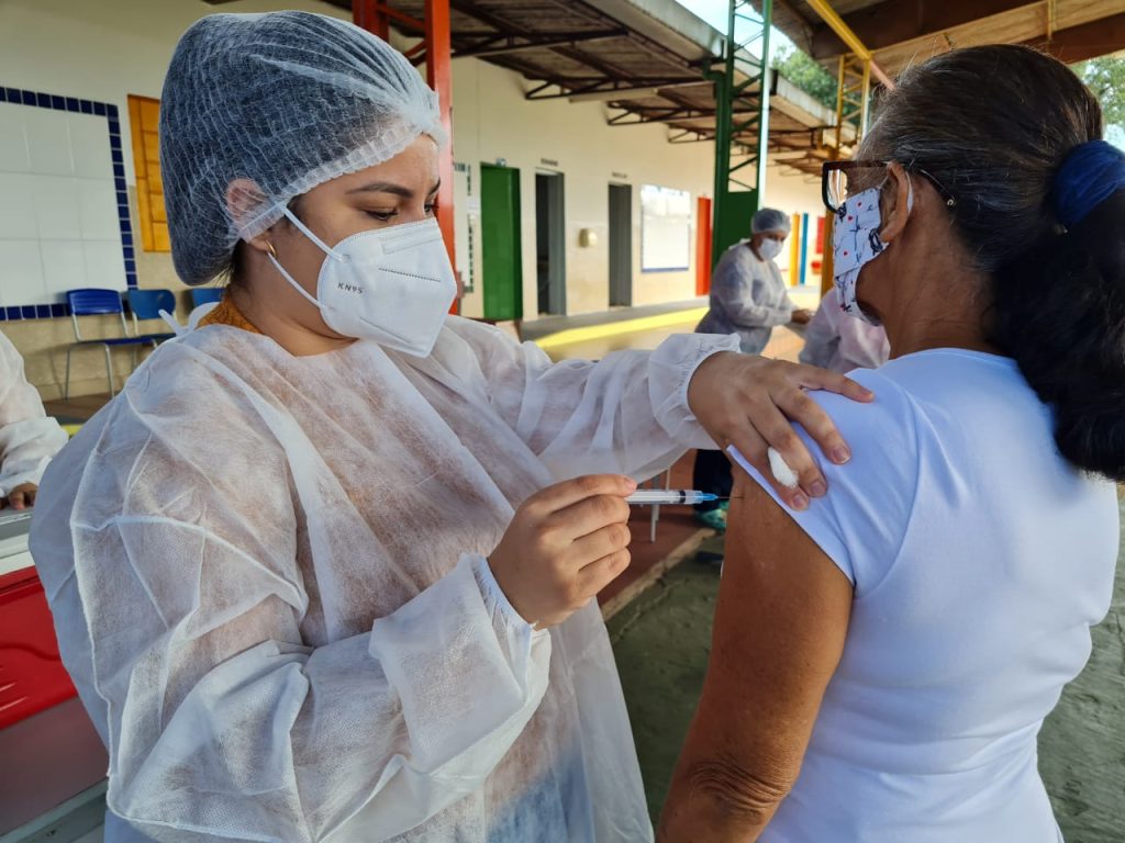 Vacina bivalente contra Covid-19 passará a ser aplicada em todos os goianos pertencentes aos grupos prioritários