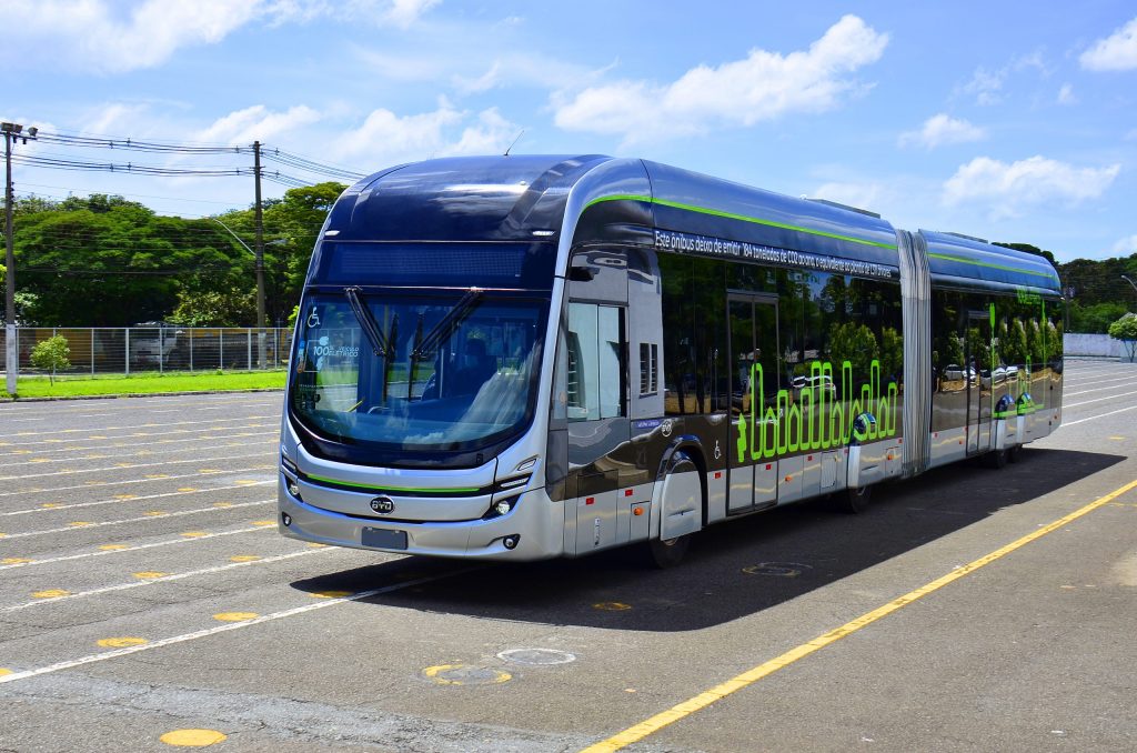 Por que os ônibus elétricos ainda não estão circulando em Goiânia?