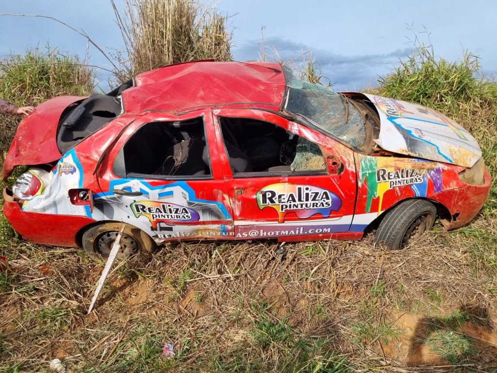 Capotamento em Corumbá de Goiás deixa um morto e cinco feridos