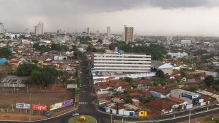 Tempo fechado e chuva em Rio Verde. (Foto: Reprodução / Rio Verde Agora)