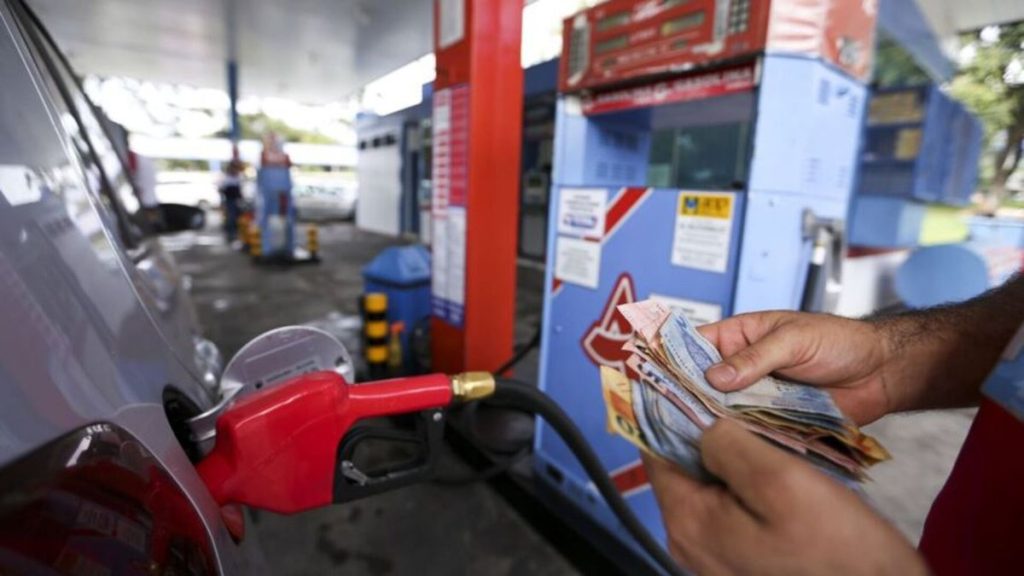 6 coisas incríveis que dá para comprar com o valor gasto enchendo o tanque de gasolina