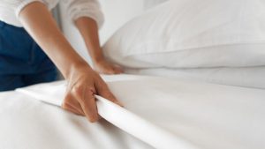 Saiba qual a frequência ideal para trocar os lençóis da cama