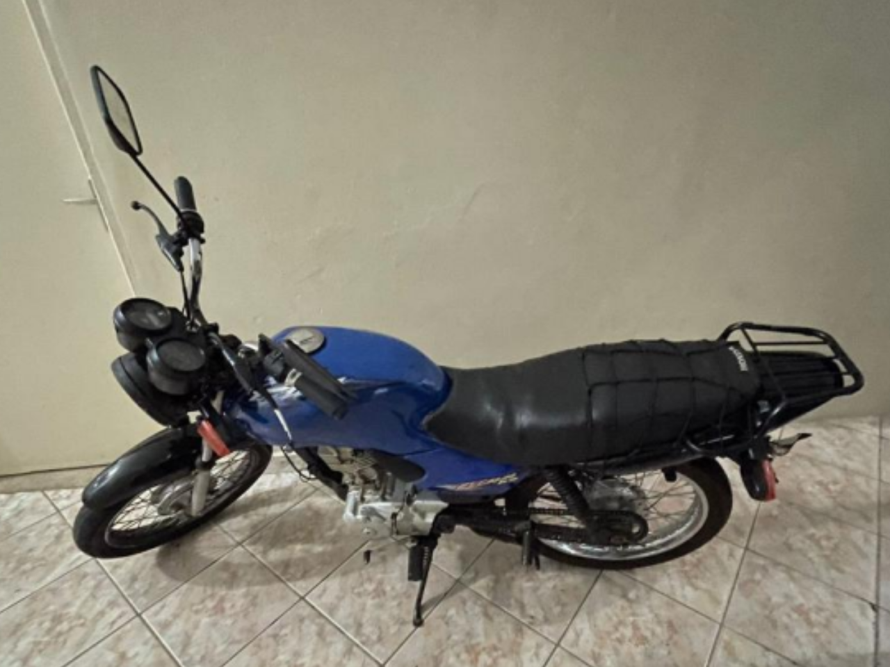 Jovem é detido após gravar vídeos empinando moto com adesivo falso da Rocam  em Jundiaí, Sorocaba e Jundiaí