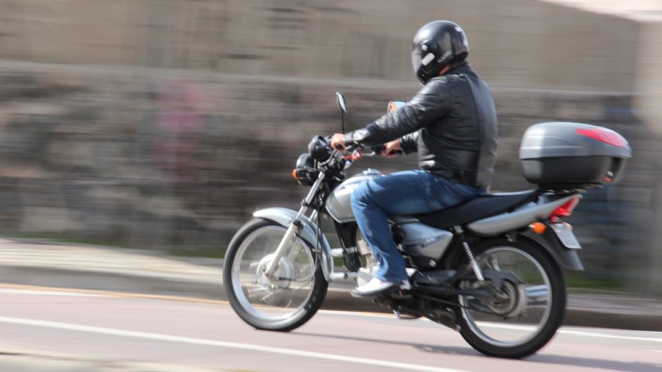 6 regras que a maioria das pessoas que dirigem moto precisam seguir, mas não sabem