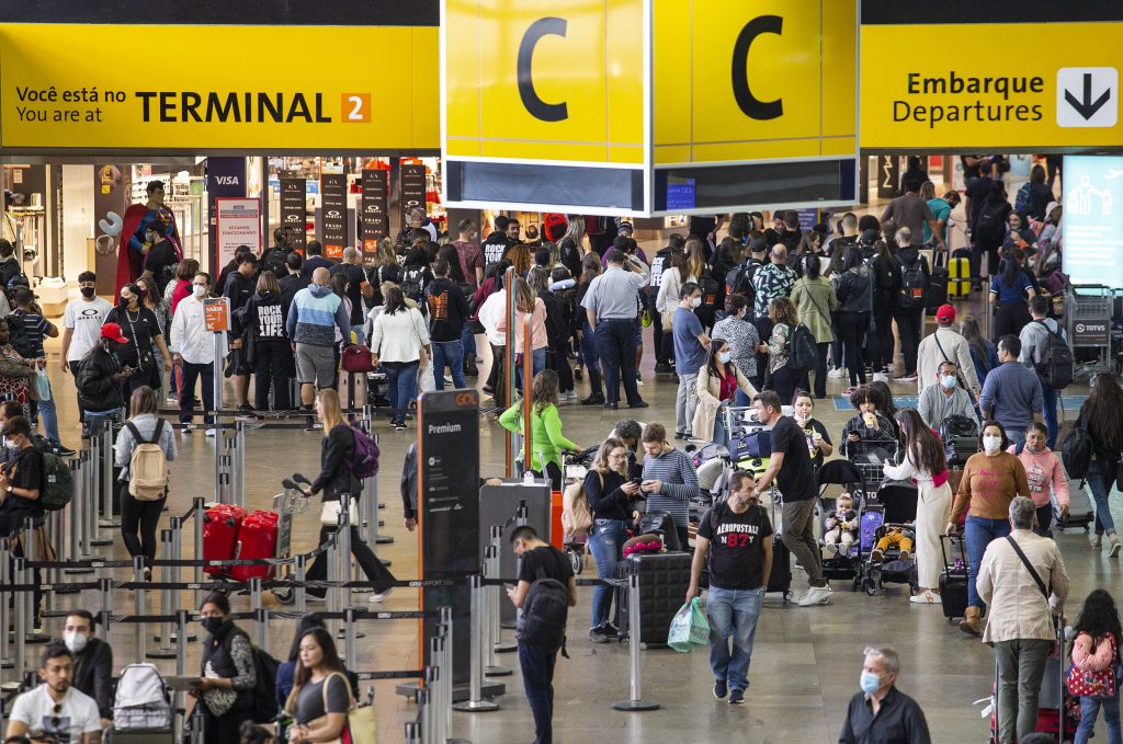 Funcionários do Aeroporto de Guarulhos são alvo de operação por tráfico