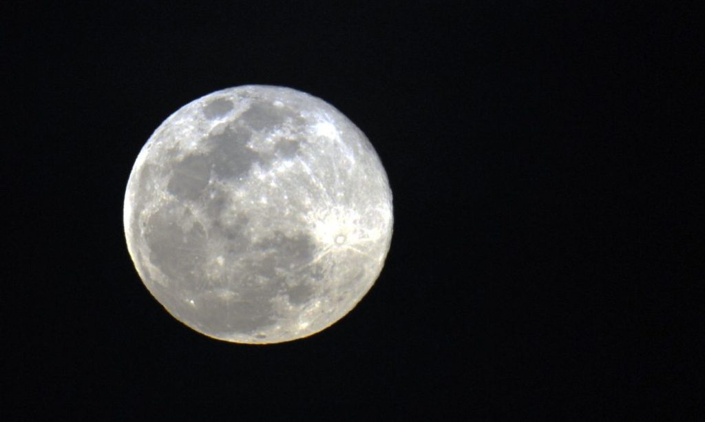 Maior superlua do ano ocorre nesta quarta-feira