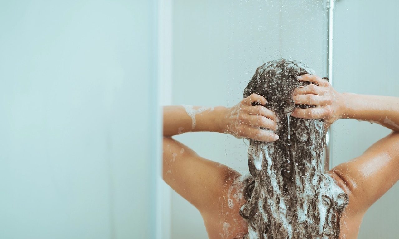 Tomar banho depois de comer faz mal para saúde? Veja o que a ciência diz