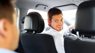 6 conversas entre motorista de Uber e passageiro que vão fazer você rir
