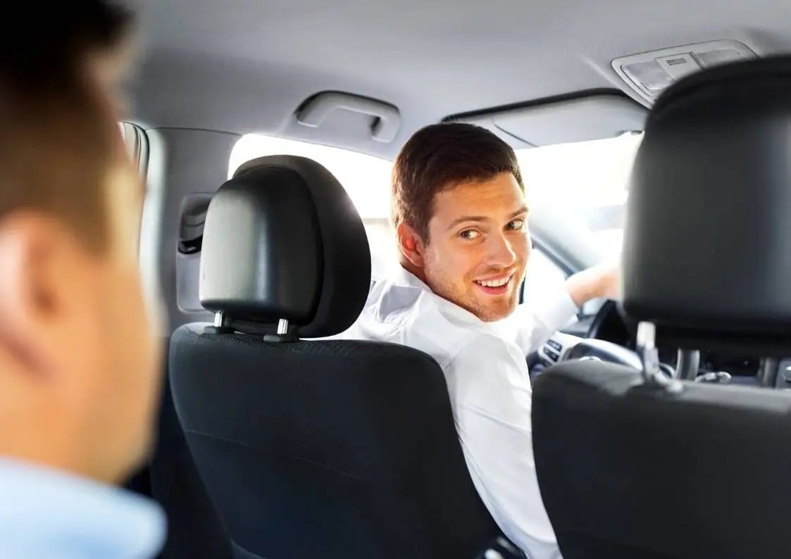 6 conversas entre motorista de Uber e passageiro que vão fazer você rir