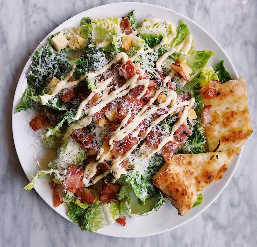 6 ingredientes que não devem nunca serem colocados na salada