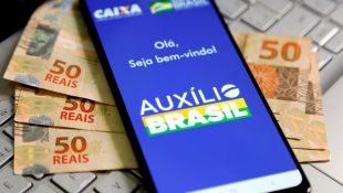 Quem recebeu Auxílio Brasil pode ter direito a ganhar indenização