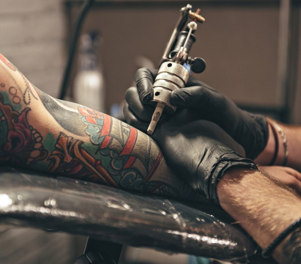 Descubra qual é o lugar do corpo mais doloroso para se fazer uma tatuagem