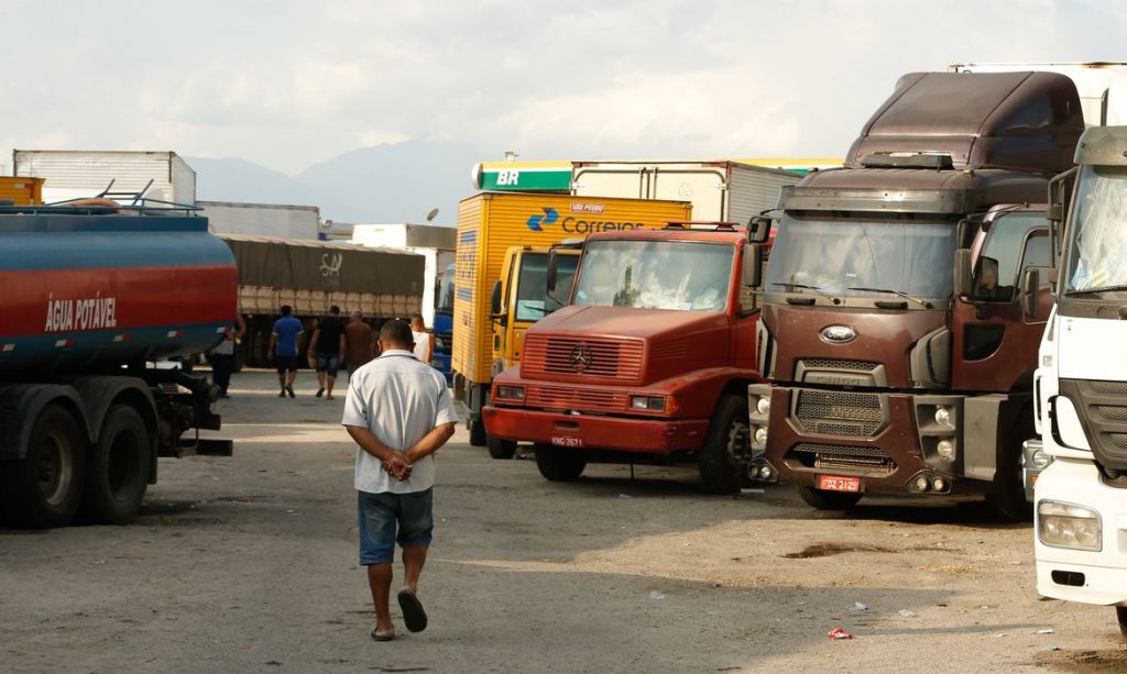 Saiba quem terá direito ao auxílio caminhoneiro em Goiás e como ter acesso