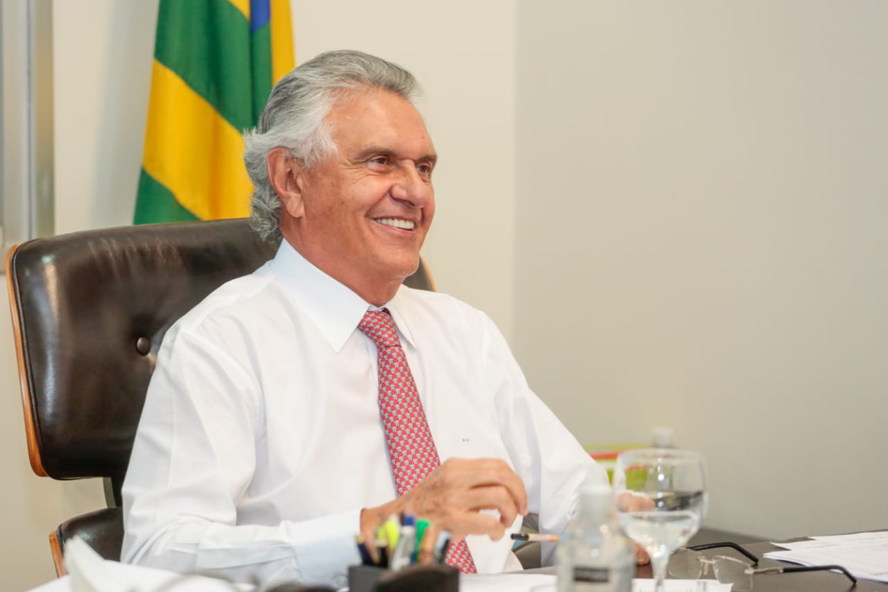 Governador Ronaldo Caiado em seu gabinete. (Foto: Divulgação / Governo de Goiás)