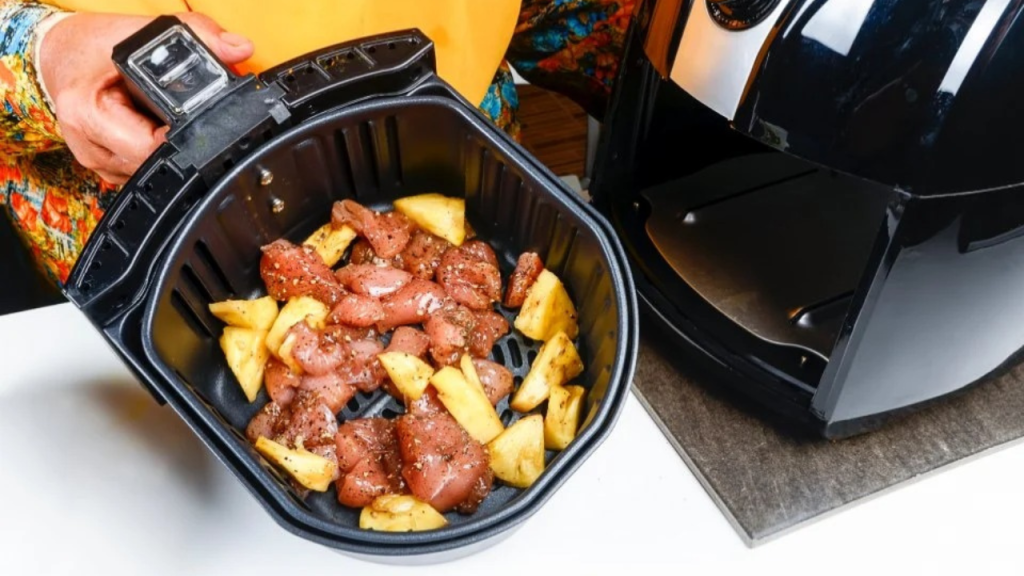 6 'crimes' cometidos na Airfryer que os brasileiros tiveram a coragem de praticar