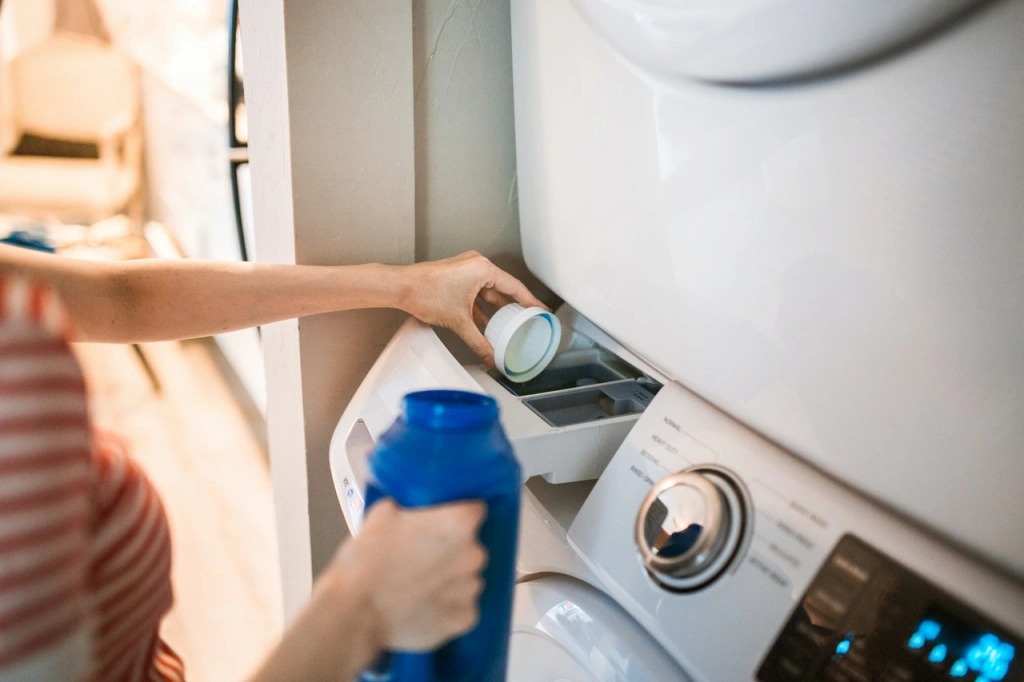 6 segredos para lavar a roupa na máquina que todo mundo deveria saber
